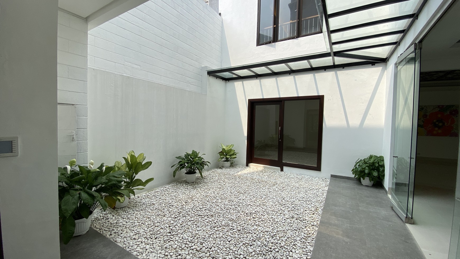 MODERN HOUSE READY TO USE AT SENOPATI, JAKARTA SELATAN