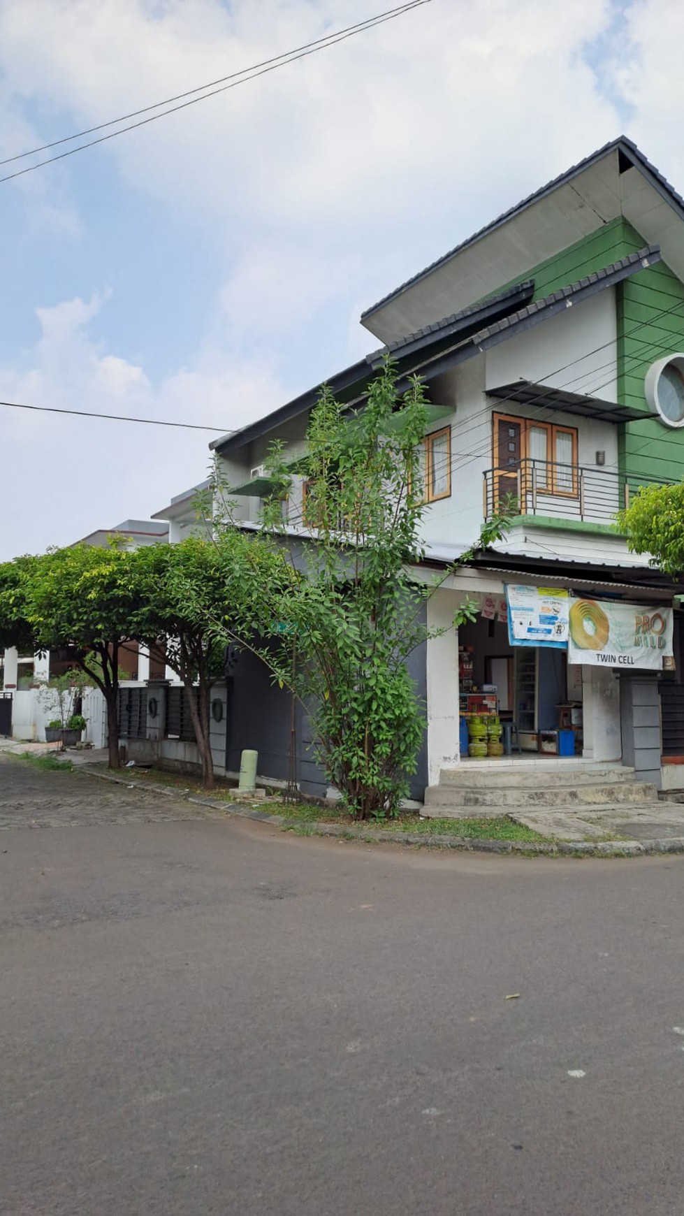 Rumah Hoek & Asri di Kemang Pratama Bekasi