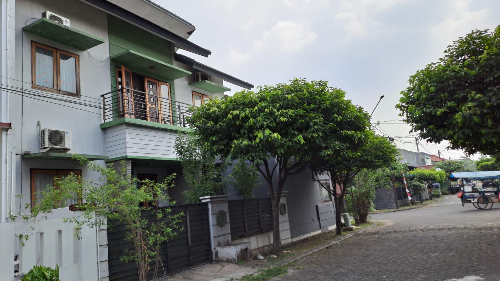 Rumah Hoek & Asri di Kemang Pratama Bekasi