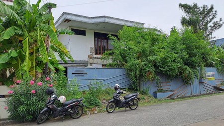 Rumah tua hitung tanah saja di Green Garden