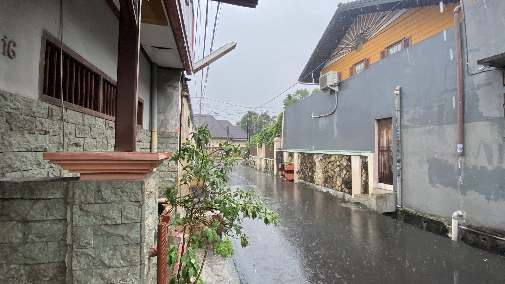 RUMAH HITUNG TANAH DI KAYU PUTIH, PULO GADUNG, JAKARTA TIMUR