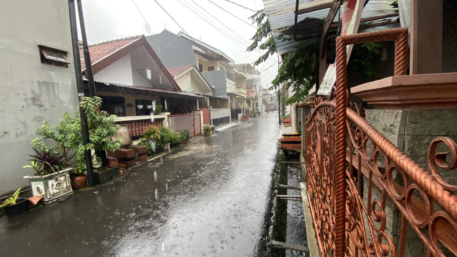 RUMAH HITUNG TANAH DI KAYU PUTIH, PULO GADUNG, JAKARTA TIMUR