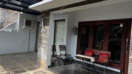 Rumah terawat di  Srondol Bumi Indah Semarang, hoek, 302m2, halaman luas, dekat kampus UNDIP tembalang