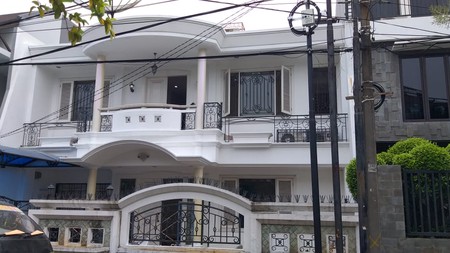 Rumah 2 lantai di Kelapa Gading