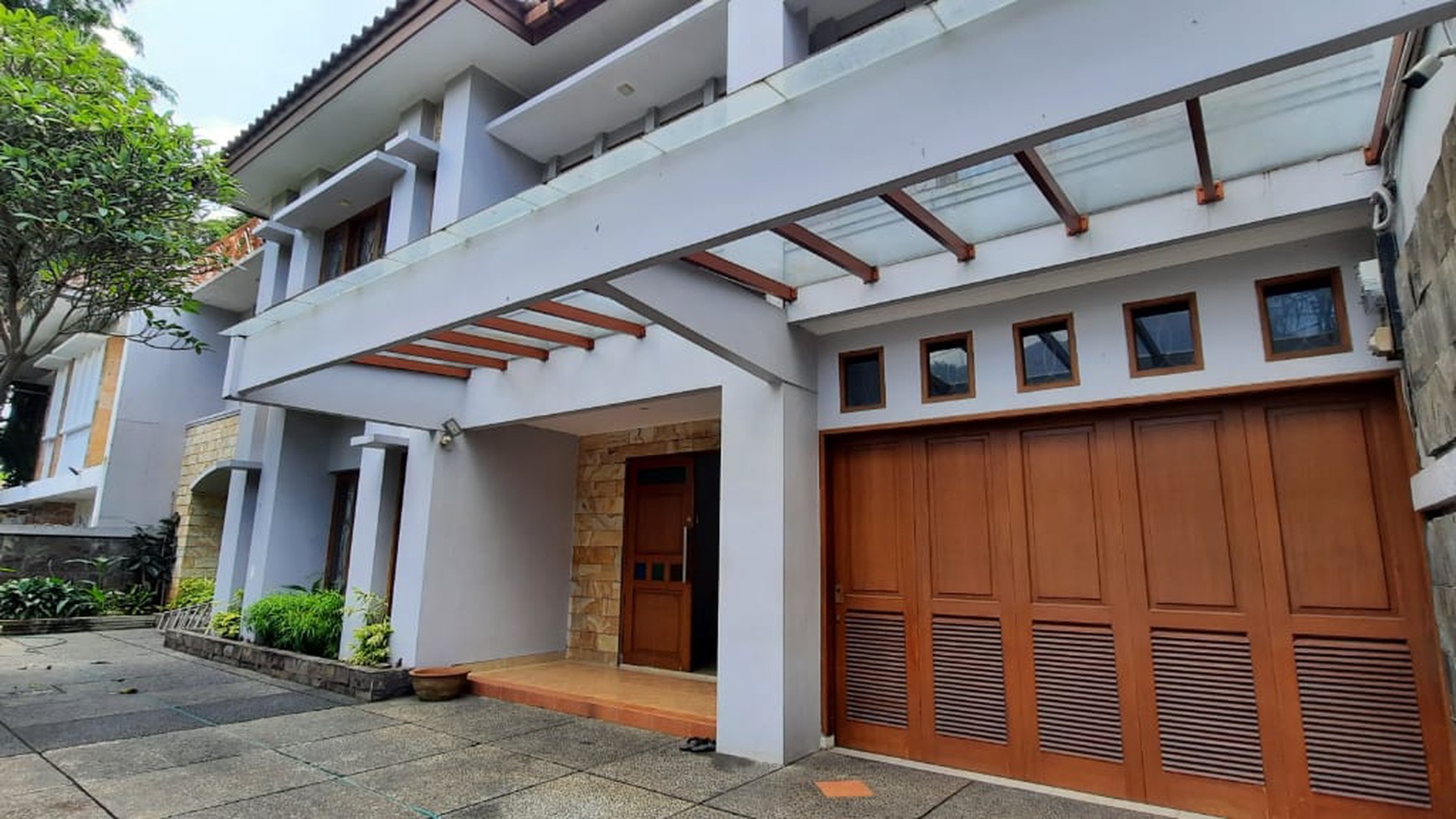 BEAUTIFUL AND COMFY HOUSE AT KUNINGAN AREA