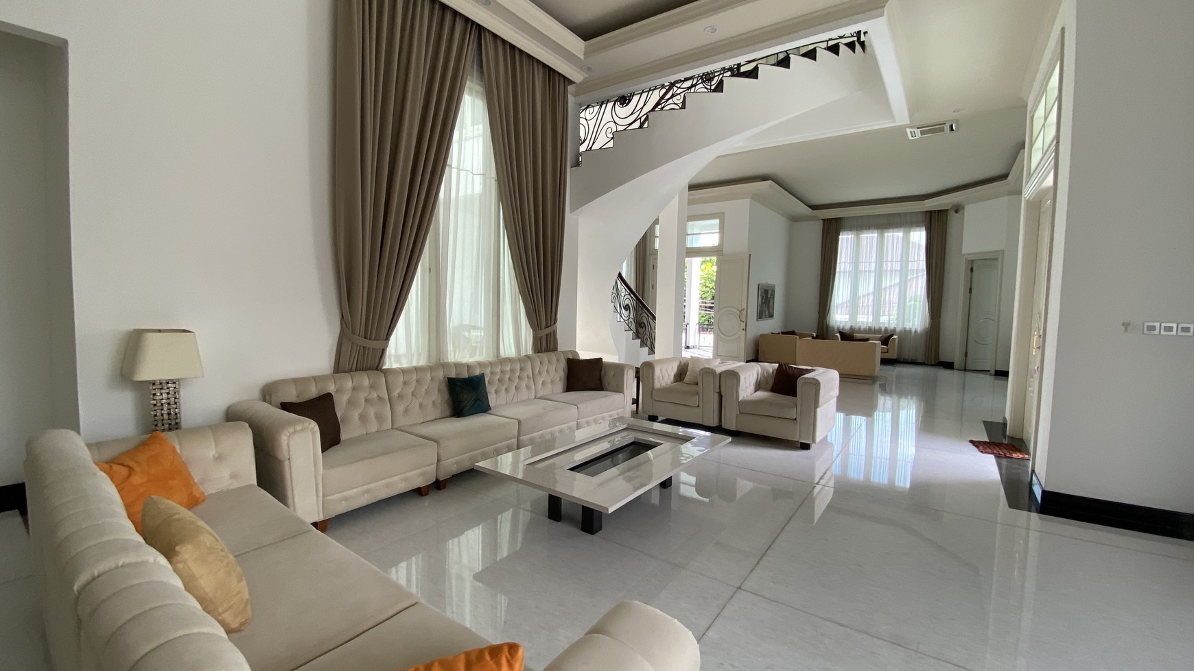 LUXURY  HOUSE AT KUNINGAN AREA, JAKARTA SELATAN