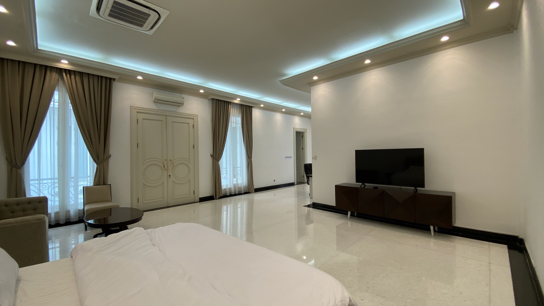 LUXURY  HOUSE AT KUNINGAN AREA, JAKARTA SELATAN