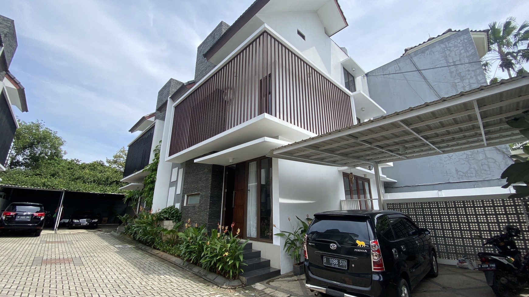 Modern minimalist house in kemang, jakarta selatan