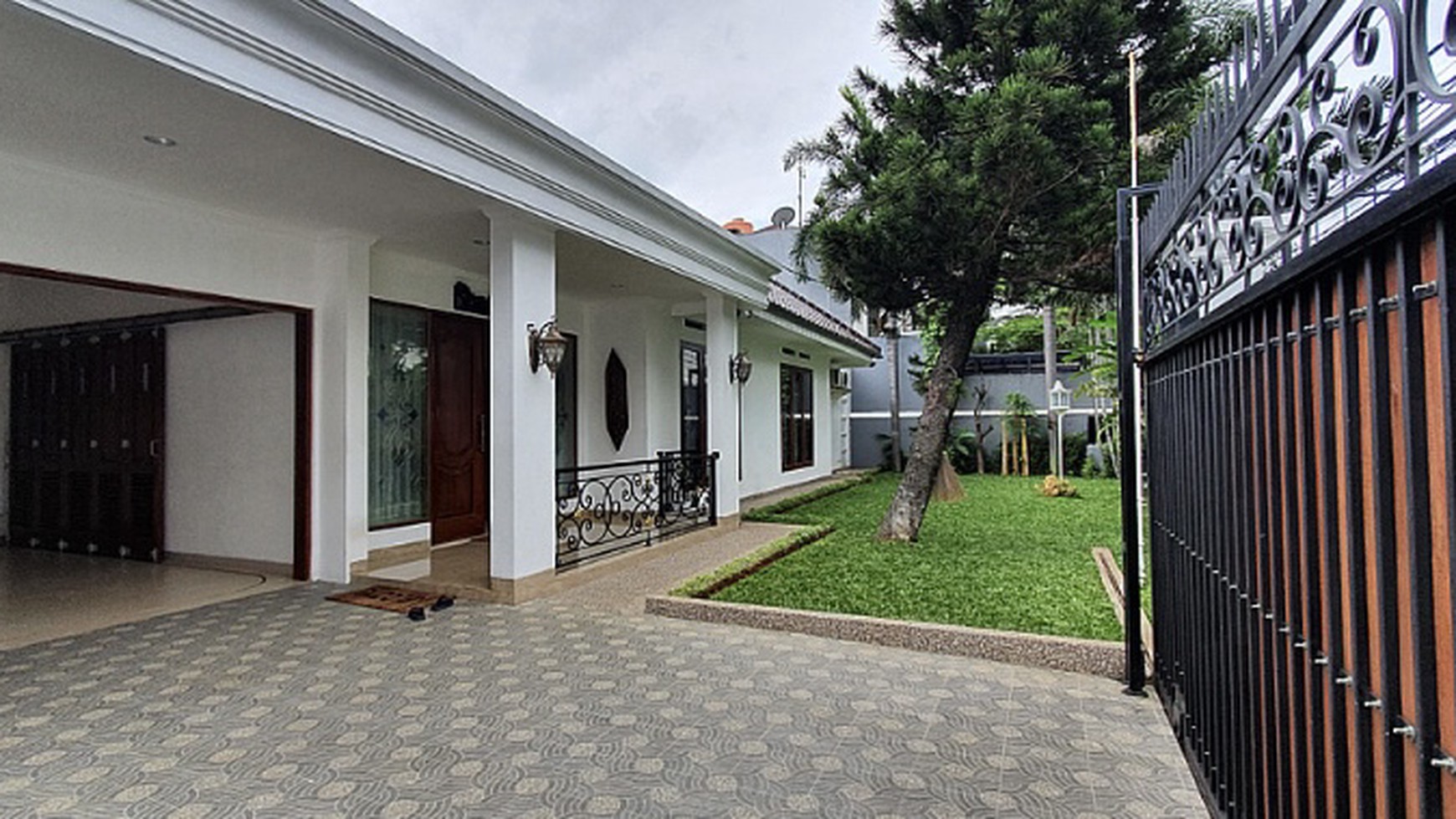 Beautiful House with Big Garden at Kemang Area