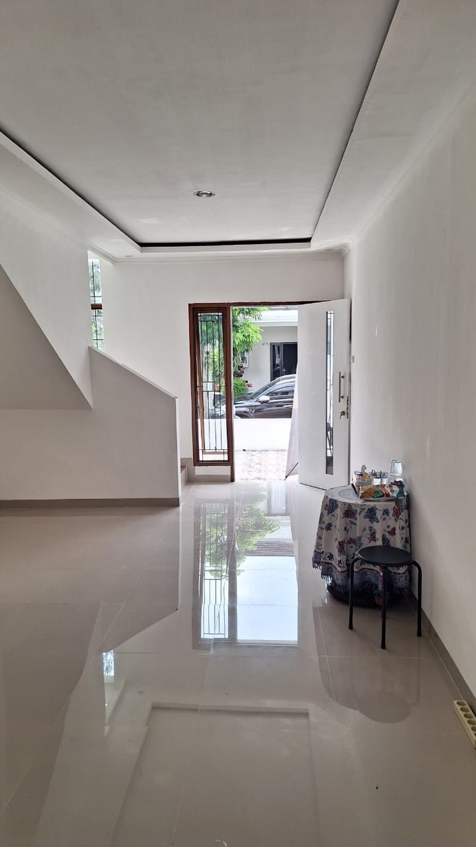 Rumah baru  renovasi , 2 lt, keamanan 24 jam, dalam Cluster di Bintaro Sektor 9, onegate system,  hrg nego, dekat dg freshmart , RS , Masjid , kuliner, shm.