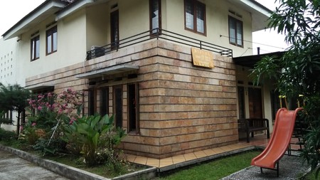 Rumah Siap Huni dengan Konsep Villa & Lokasi Strategis @Kedaung, Pamulang