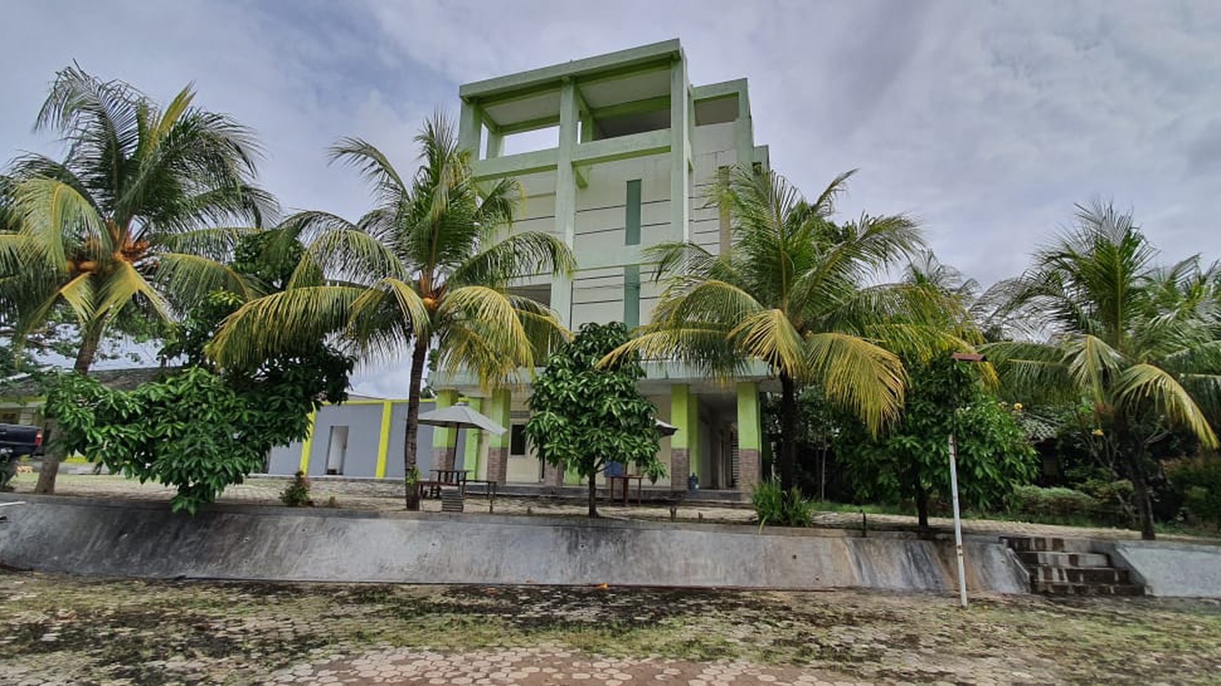 Gedung Kampus lengkap dengan kelas dan asrama di Sidoharjo Pringsewu