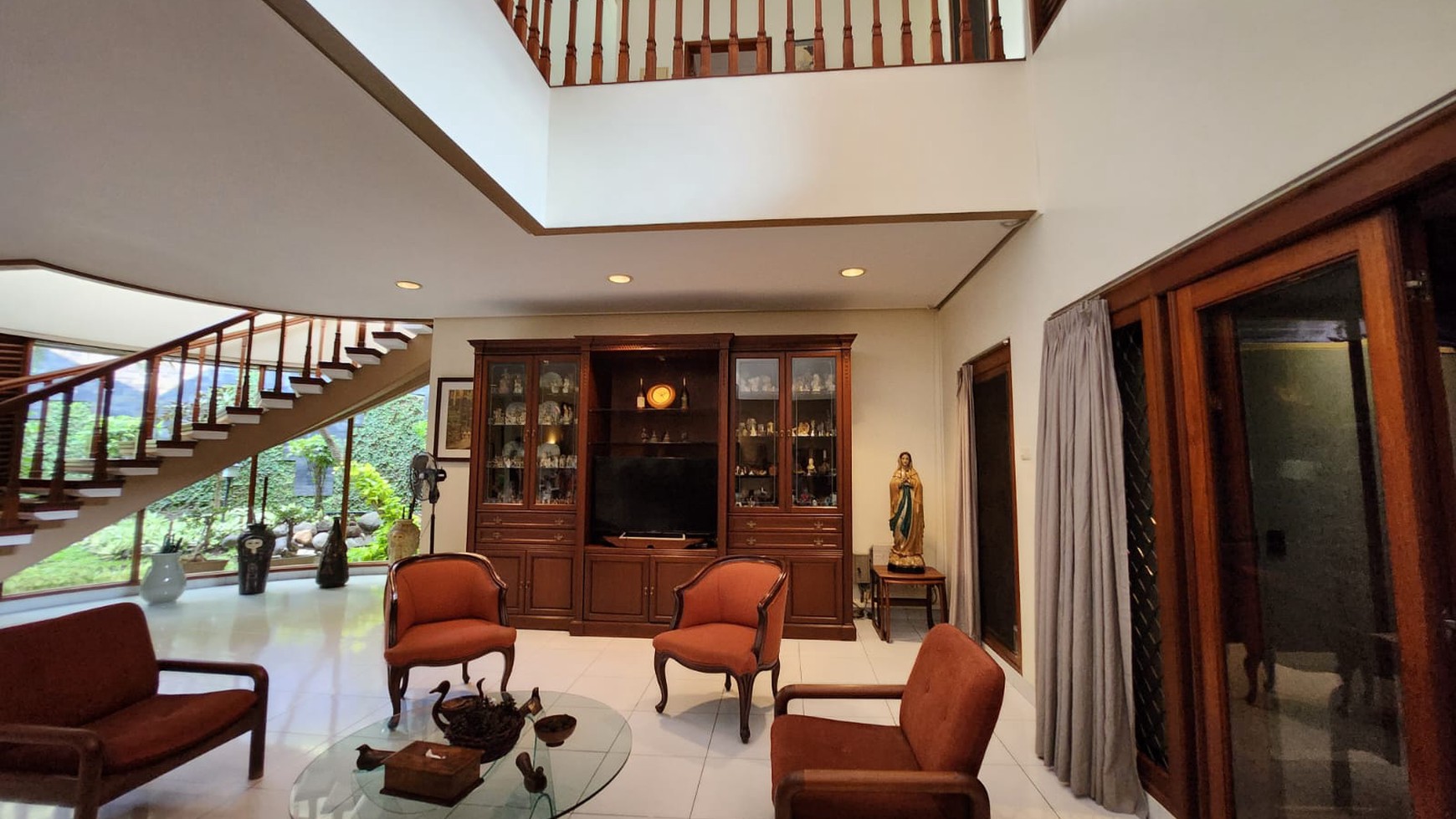 DIJUAL RUMAH MEWAH ASRI SEMI FURNISH