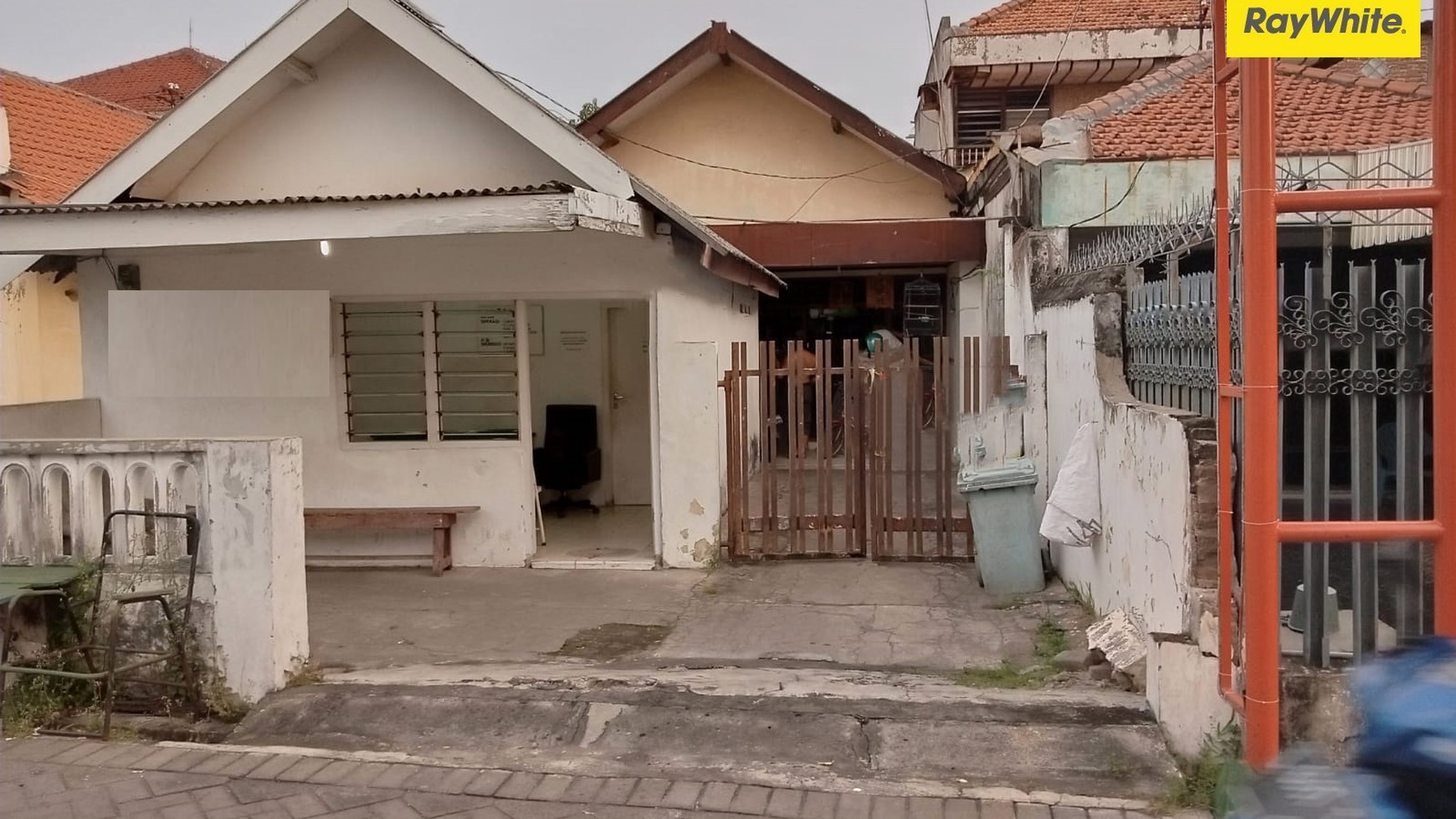 Dijual Rumah SHM Pusat Kota di Petemon Sidomulyo Surabaya