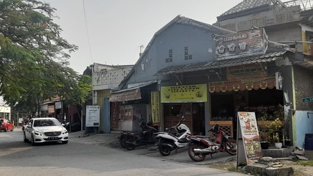 RUMAH LOKASI PINGGIR JALAN DENGAN RUANG USAHA DI GRAHA ASRI JABABEKA RESIDENCE CIKARANG