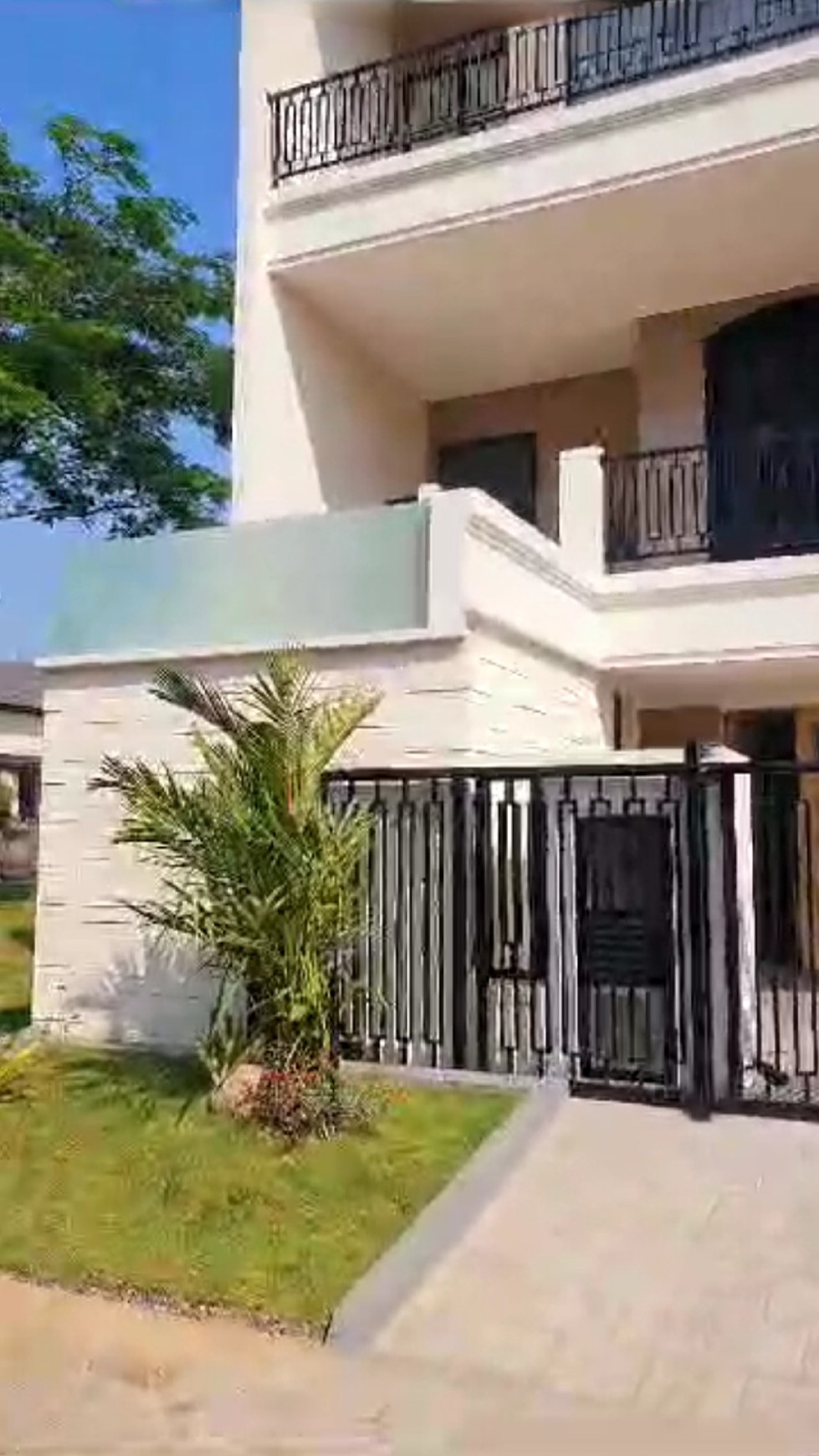 Rumah Baru North Emerald Mansion Citraland MARMER Mewah + PRIVATE Swimming Pool + SEMI Furnished + Garasi Carport masuk 6 Mobil 