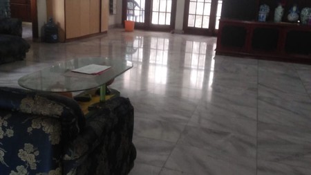 Rumah Lama Pinggir Jalan 2 mobil , di Cipete, Jakarta Selatan