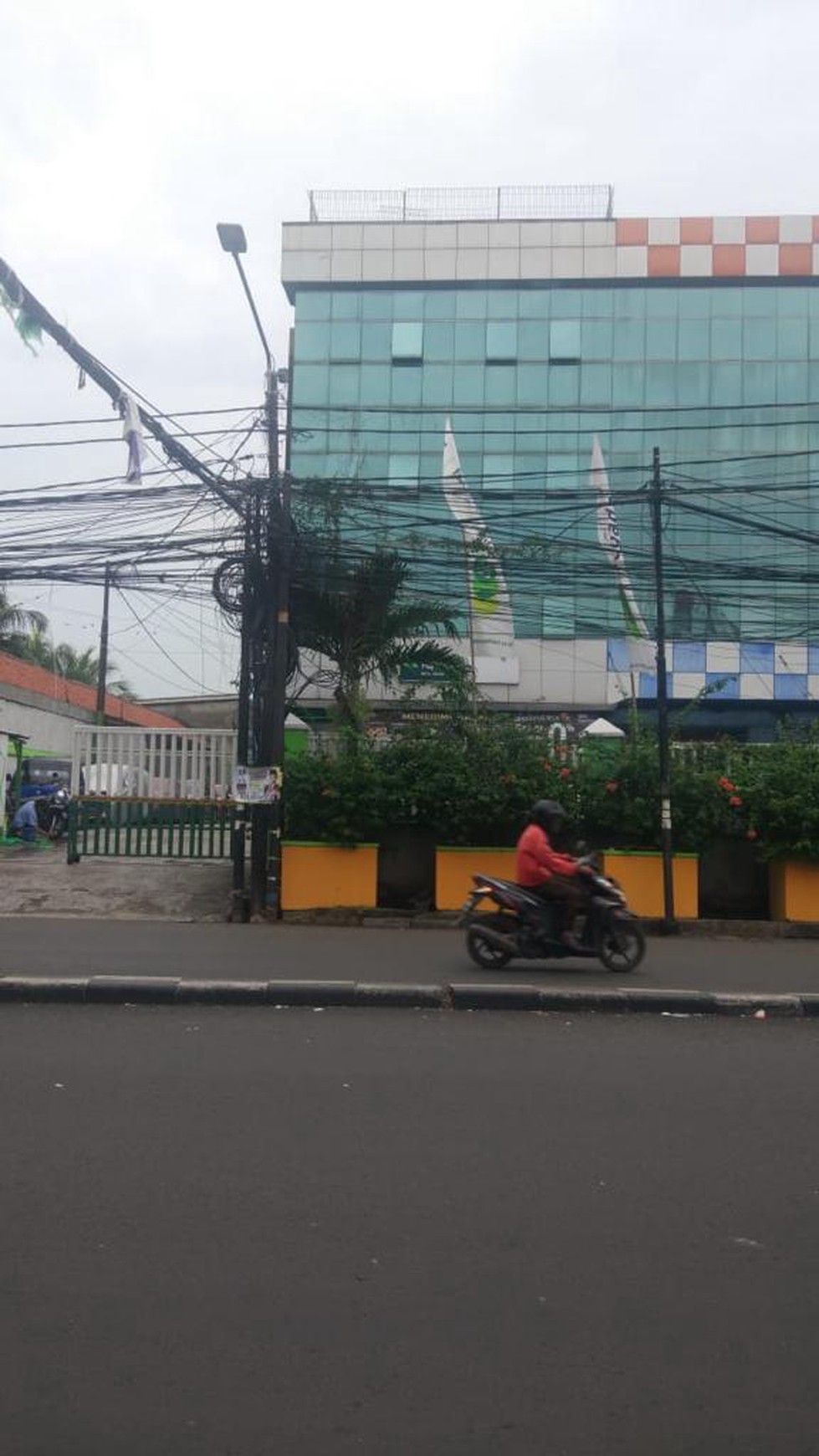 Cocok untuk Kantor, Gudang , 2 Unit Ruko di area Petamburan, Tanah Abang, Jakarta Pusat 