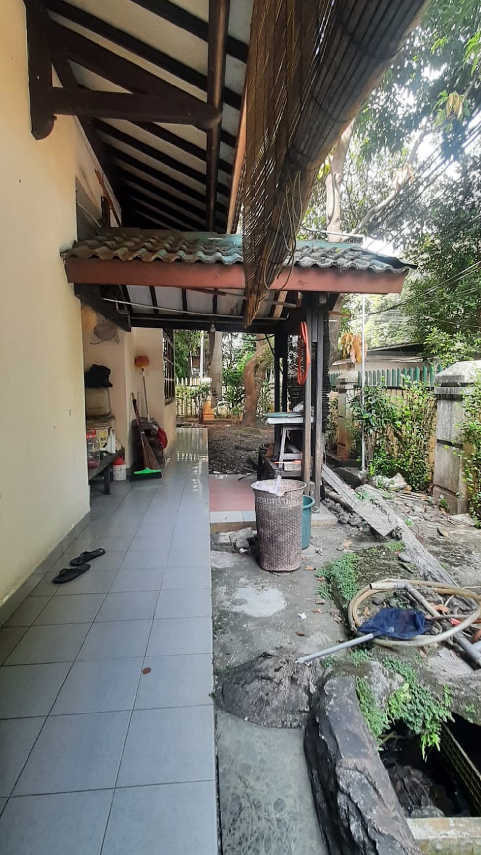 Rumah disewakan, bisa untuk usaha di Bintaro Sektor 1 DKI.