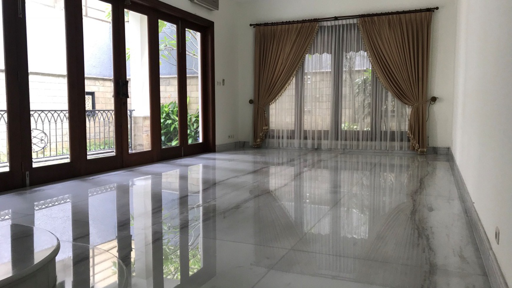 Beautiful Townhouse For Rent at Ampera