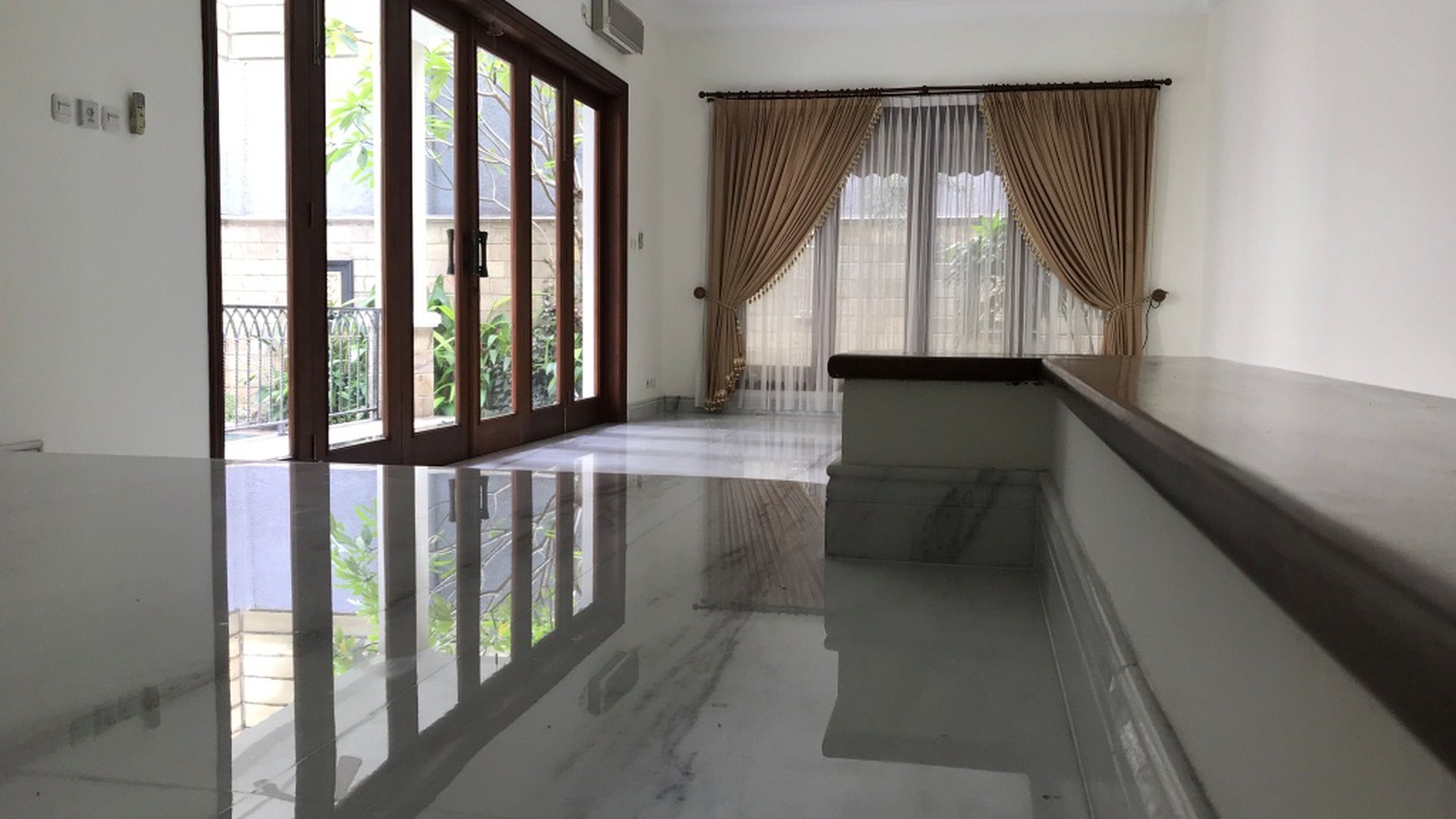 Beautiful Townhouse For Rent at Ampera