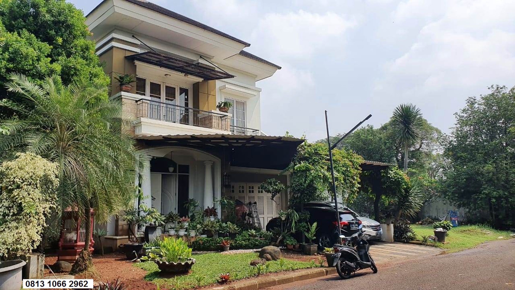 Rumah ada kolam renang ,Grand Wisata, Tambun - Bekasi