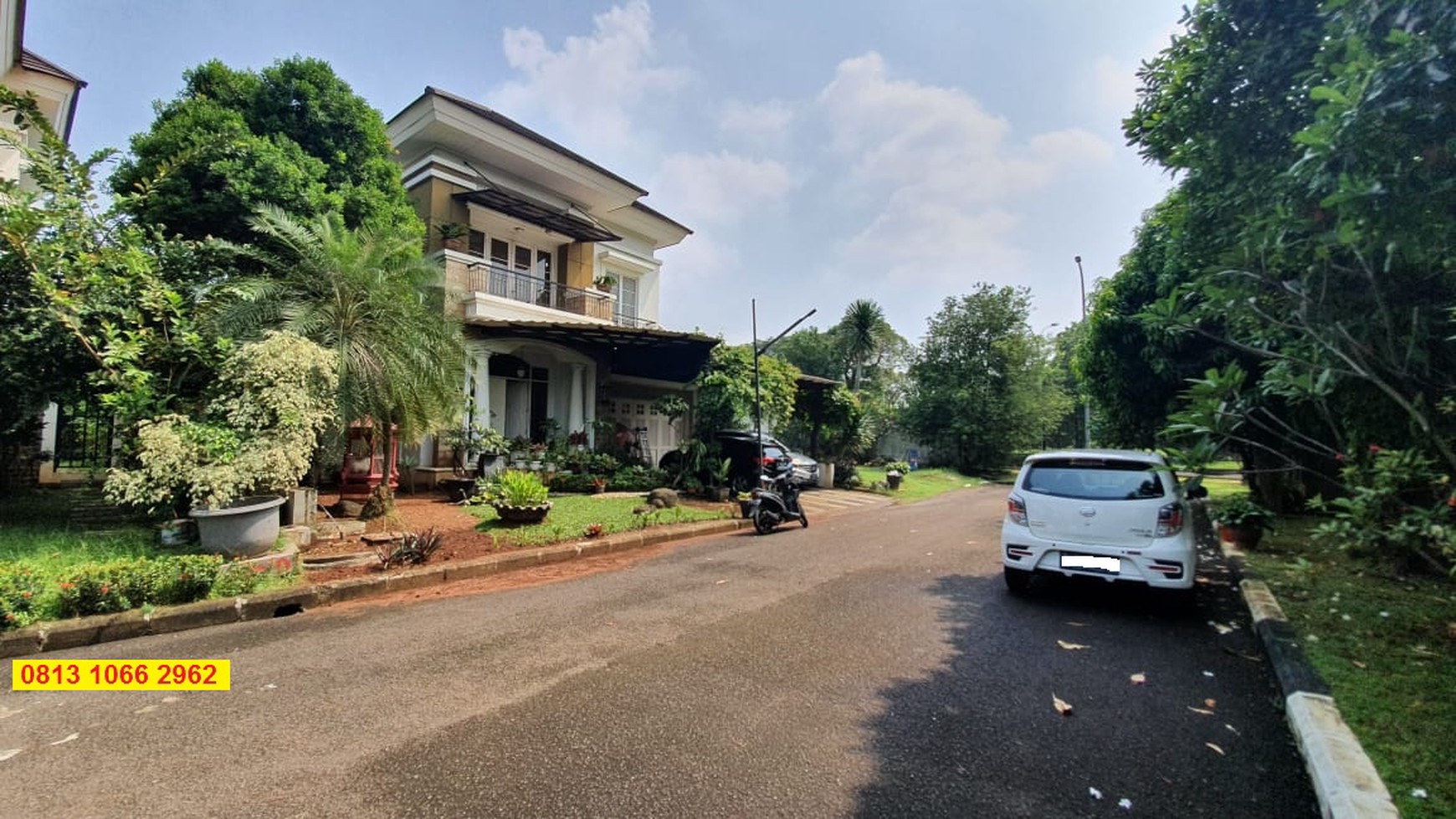 Rumah ada kolam renang ,Grand Wisata, Tambun - Bekasi