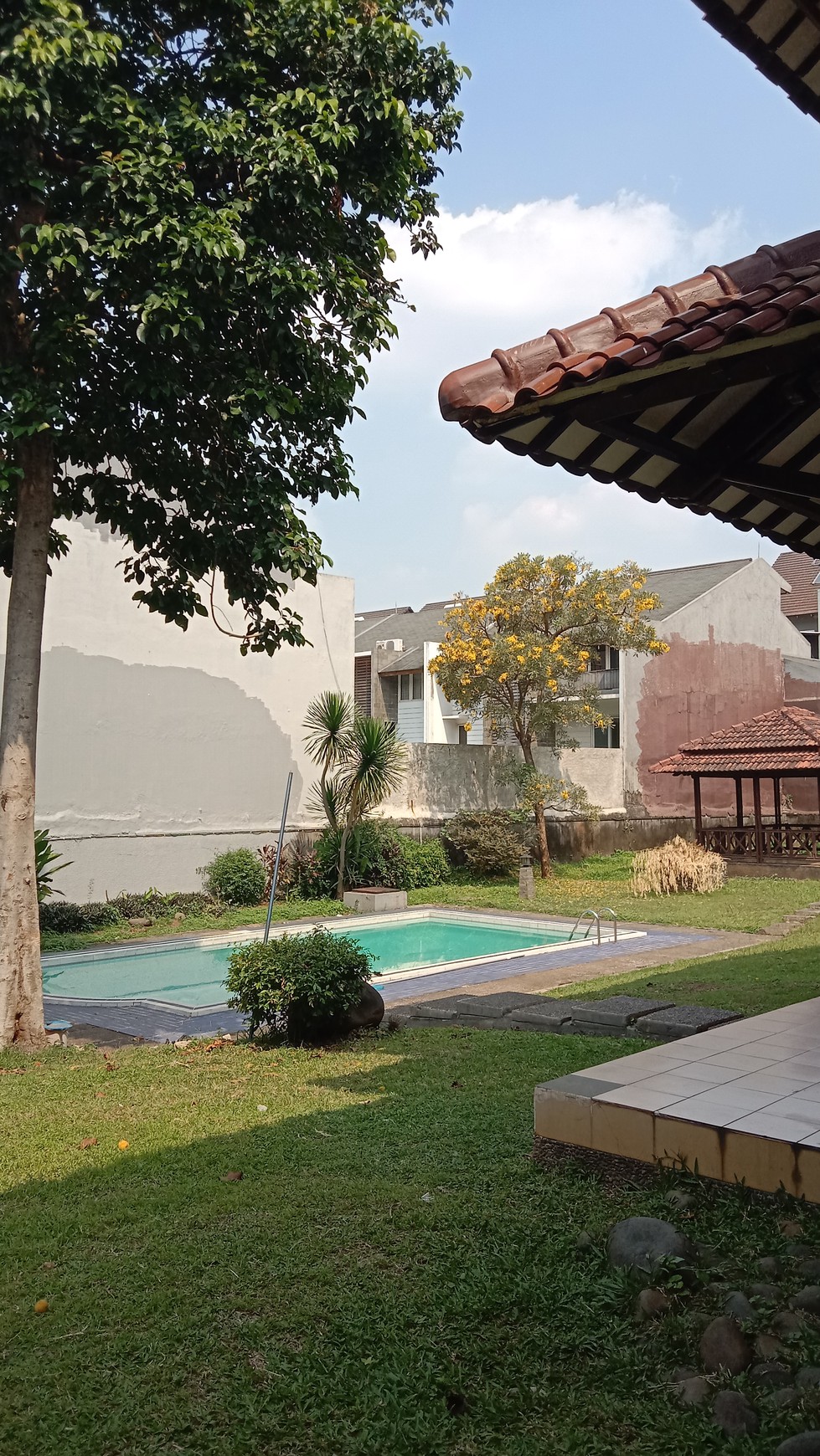 BIG AND NICE HOUSE WITH BIG GARDEN AND POOL, SUITABLE FOR RESIDENSIAL @KEMANG, SOUTH JAKARTA