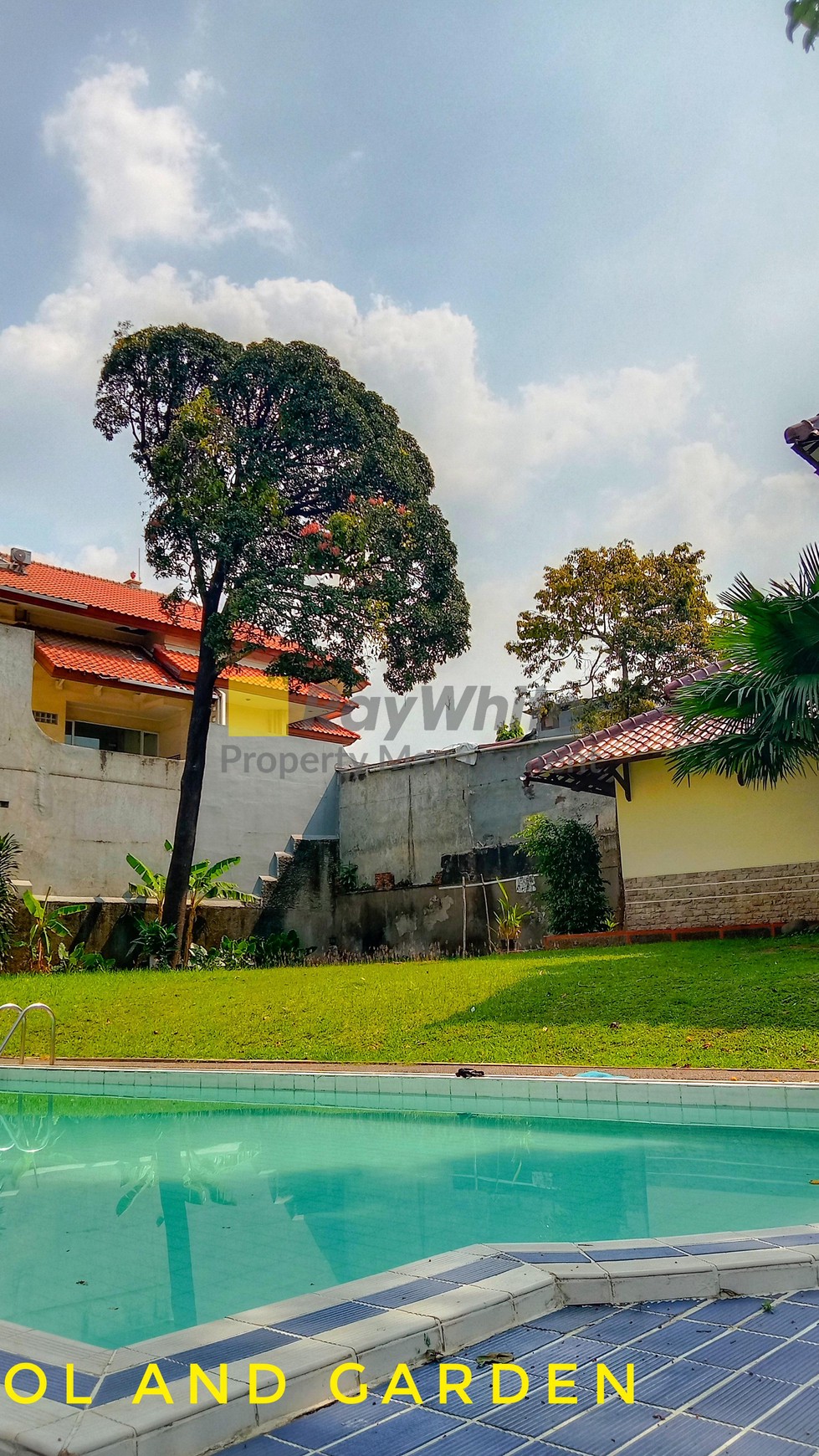 BIG AND NICE HOUSE WITH BIG GARDEN AND POOL, SUITABLE FOR RESIDENSIAL @KEMANG, SOUTH JAKARTA