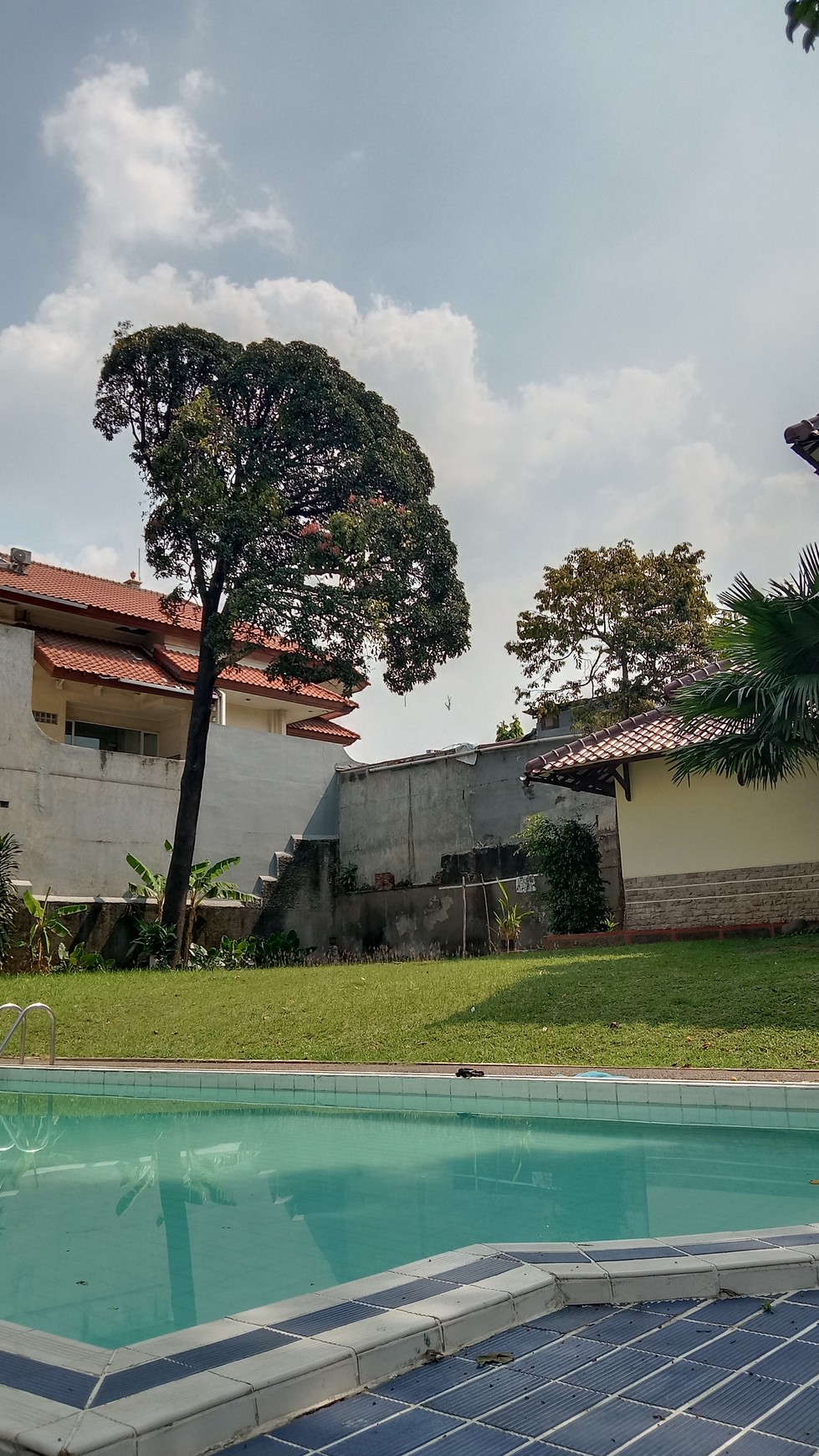 BIG AND NICE HOUSE WITH BIG GARDEN AND POOL, SUITABLE FOR RESIDENSIAL @KEMANG, SOUTH JAKARTA