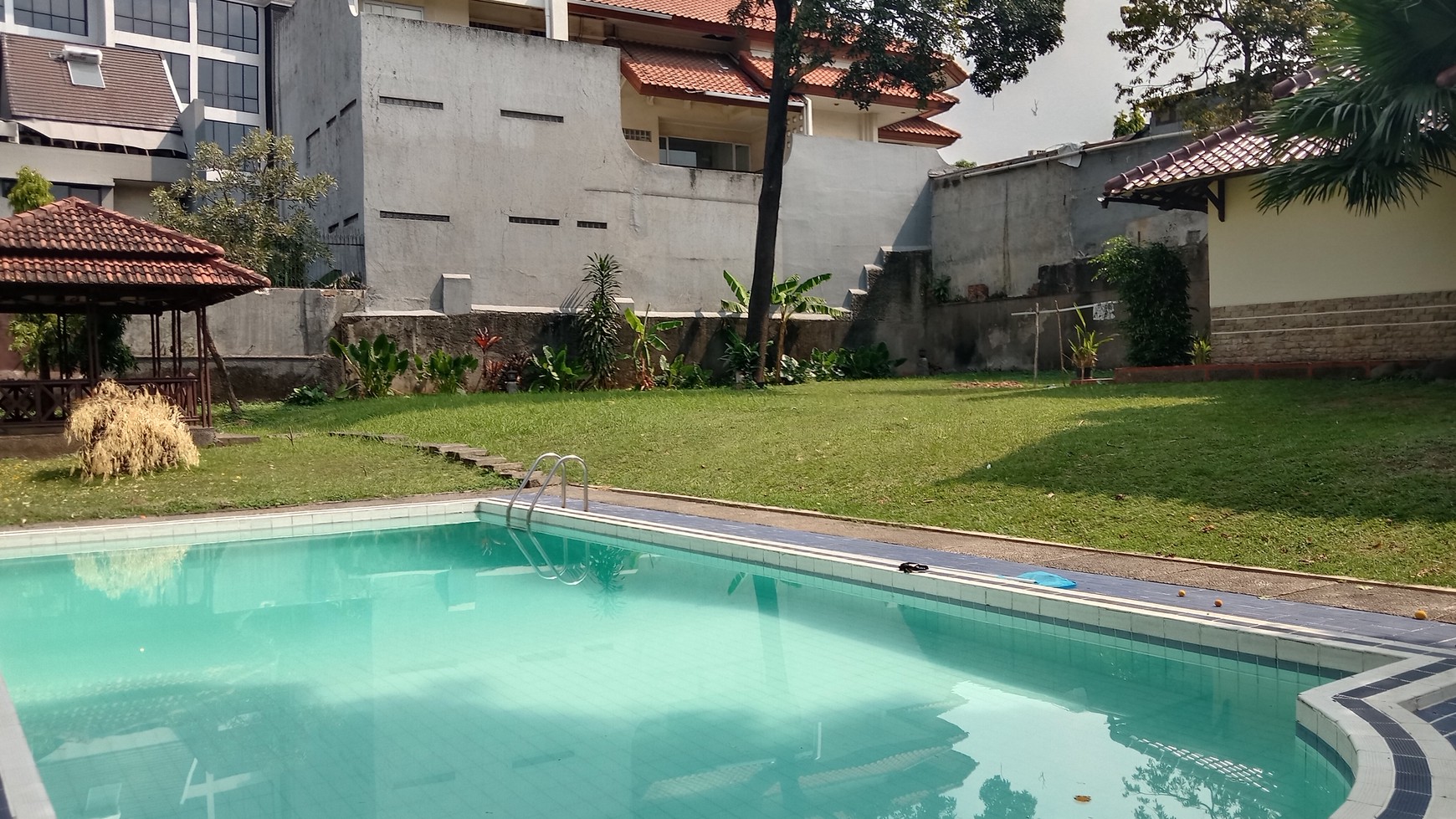 BIG AND NICE HOUSE WITH BIG GARDEN AND POOL, SUITABLE FOR RESIDENSIAL @KEMANG, SOUTH JAKARTA