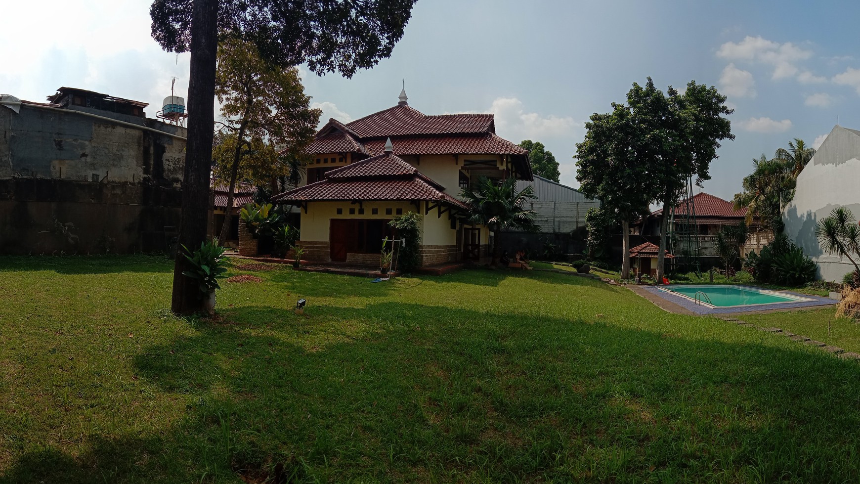 BIG AND NICE HOUSE WITH BIG GARDEN AND POOL, SUITABLE FOR RESIDENSIAL @KEMANG, SOUTH JAKARTA