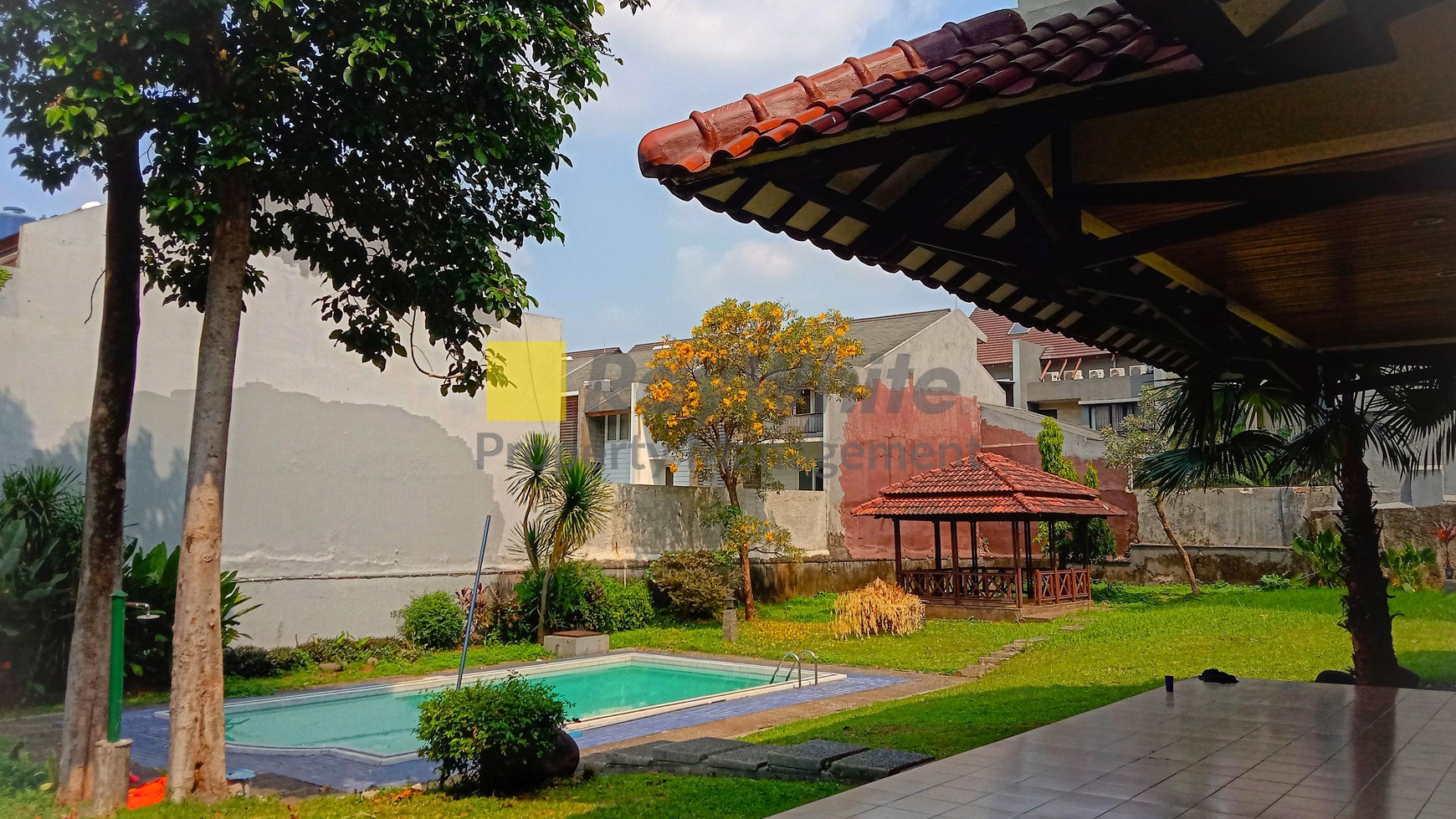 BIG AND NICE HOUSE WITH BIG GARDEN AND POOL, SUITABLE FOR RESIDENSIAL @KEMANG, SOUTH JAKARTA