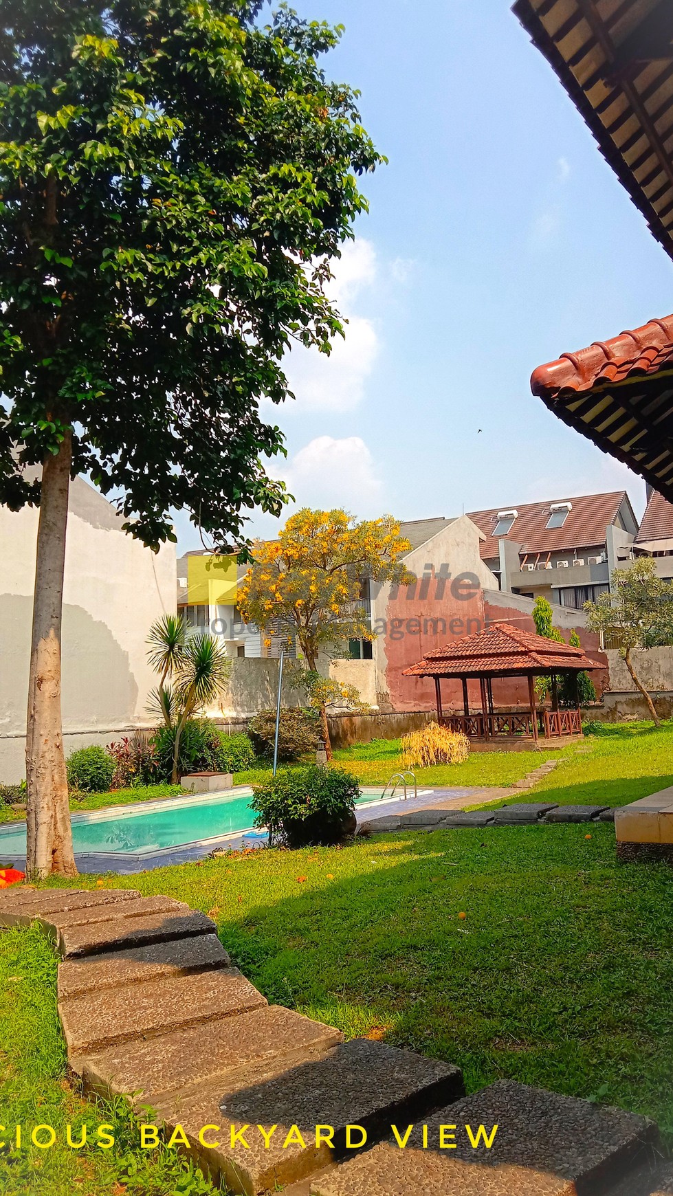 BIG AND NICE HOUSE WITH BIG GARDEN AND POOL, SUITABLE FOR RESIDENSIAL @KEMANG, SOUTH JAKARTA