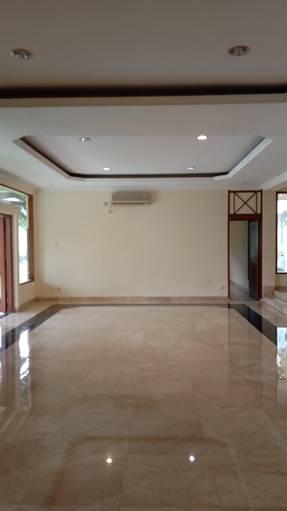 BIG AND NICE HOUSE WITH BIG GARDEN AND POOL, SUITABLE FOR RESIDENSIAL @KEMANG, SOUTH JAKARTA