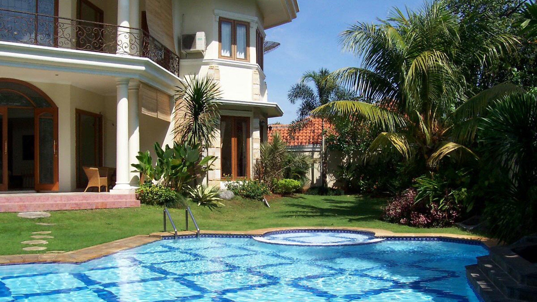 Big and Beautiful House For Rent In Kemang