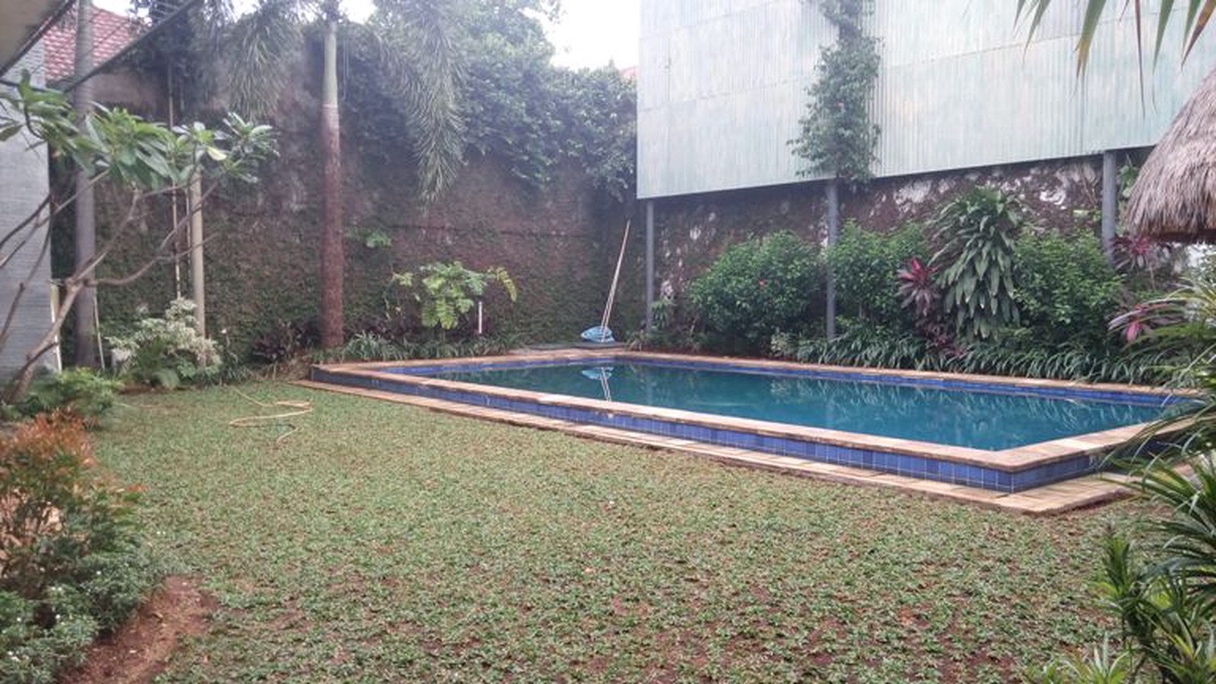 Beautiful house in Kemang with huge Backyard