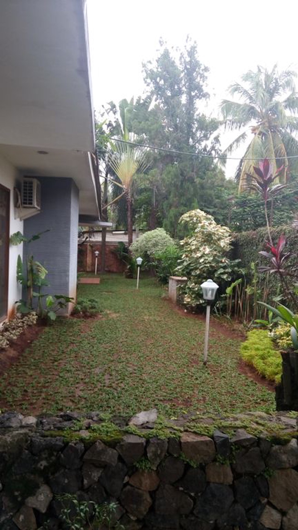 Beautiful house in Kemang with huge Backyard