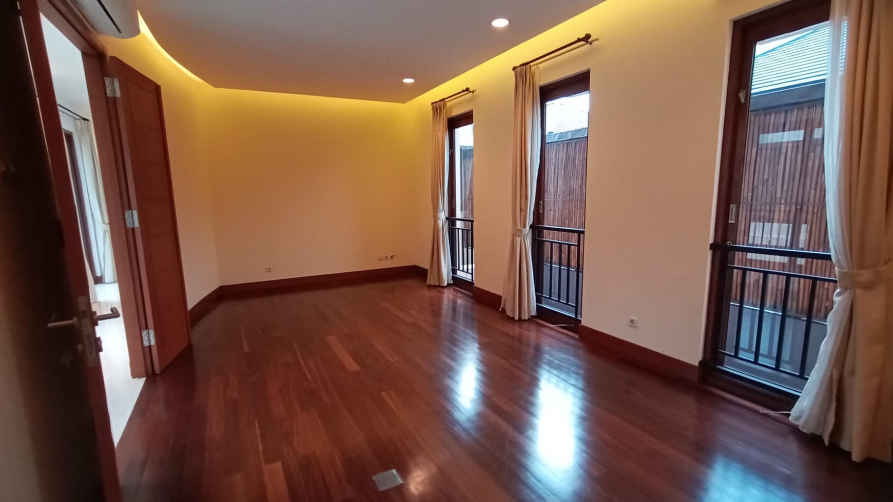 Townhouse for rent at Kemang