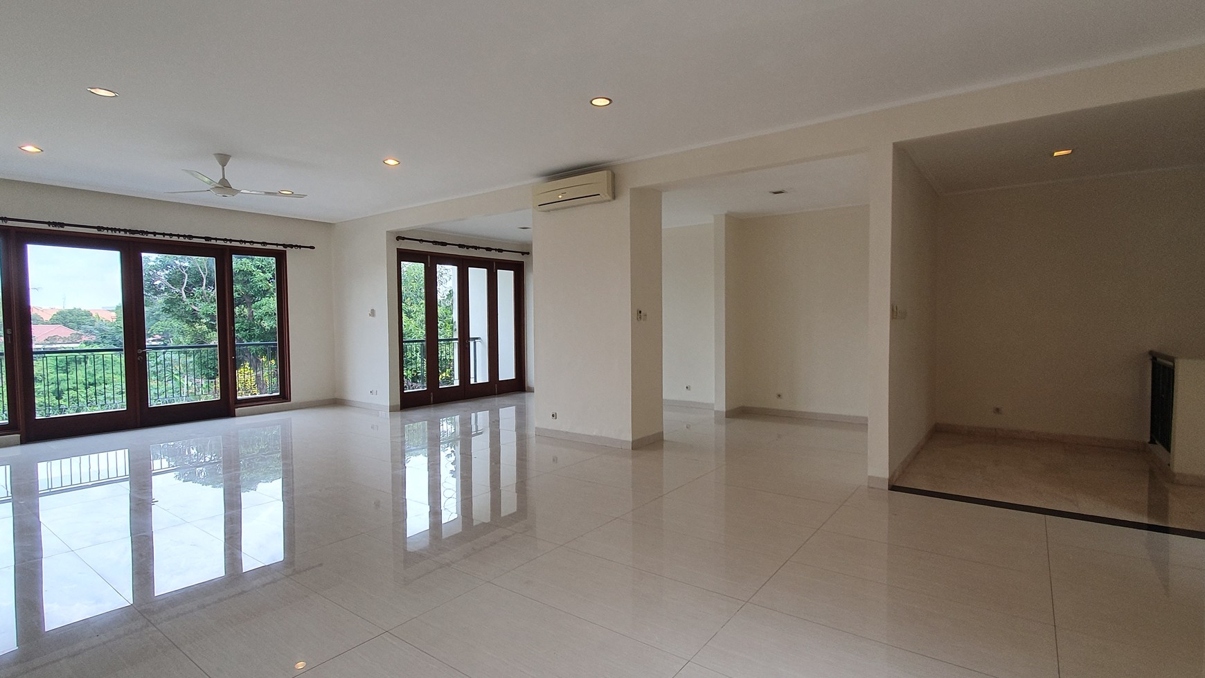 House for rent in Pejaten area "Price Can Be Negotiable"