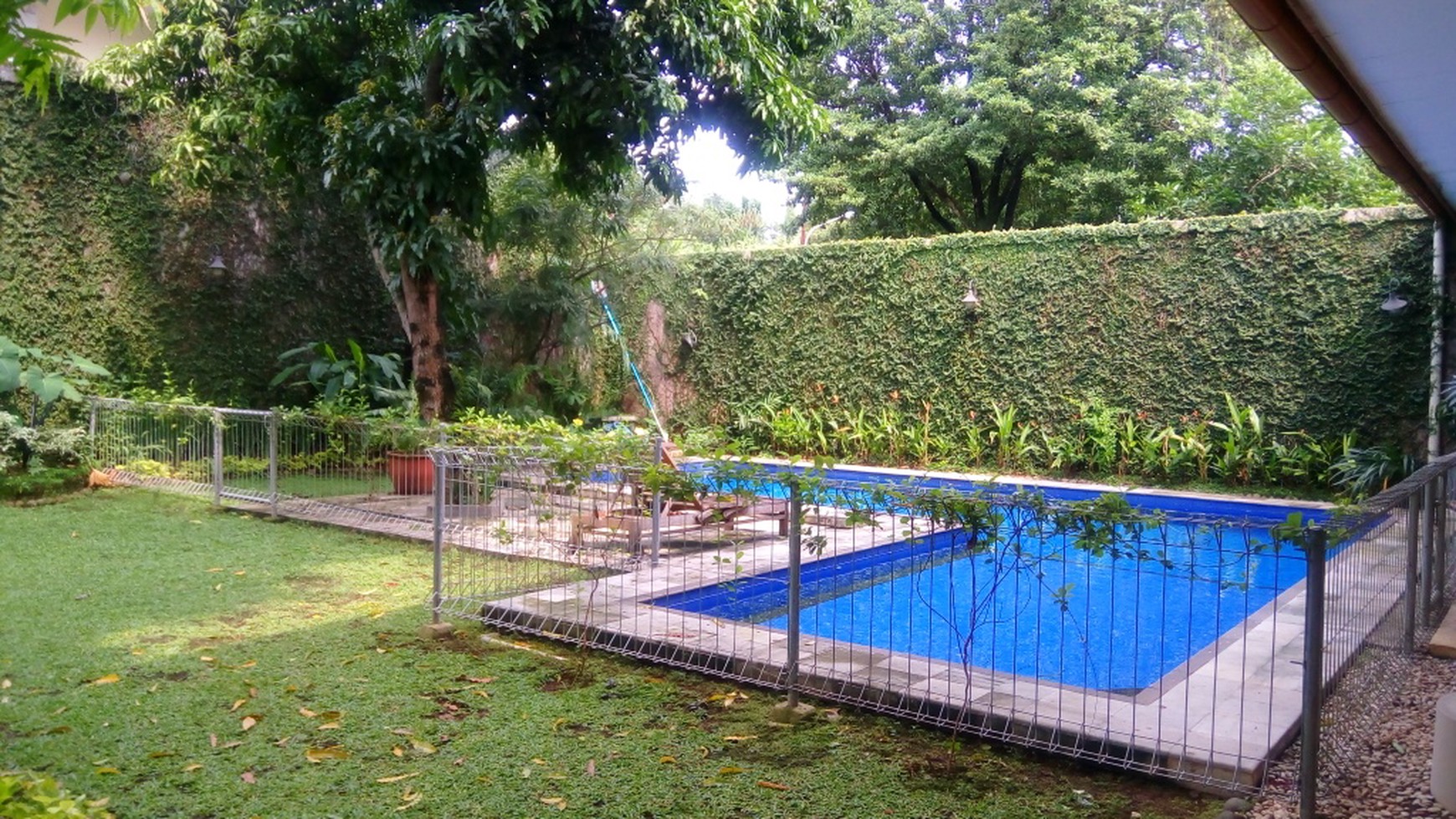 Comfortable and beautiful town house in area Pejaten for expatriat and others " The Price Can Be Negotiable "