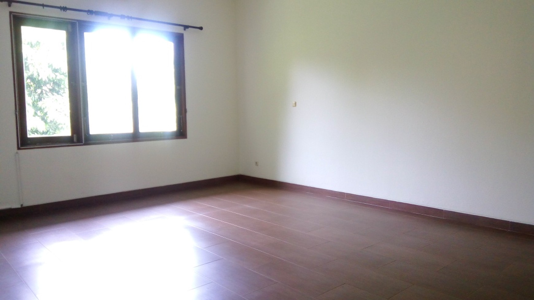 Comfortable and beautiful town house in area Pejaten for expatriat and others " The Price Can Be Negotiable "