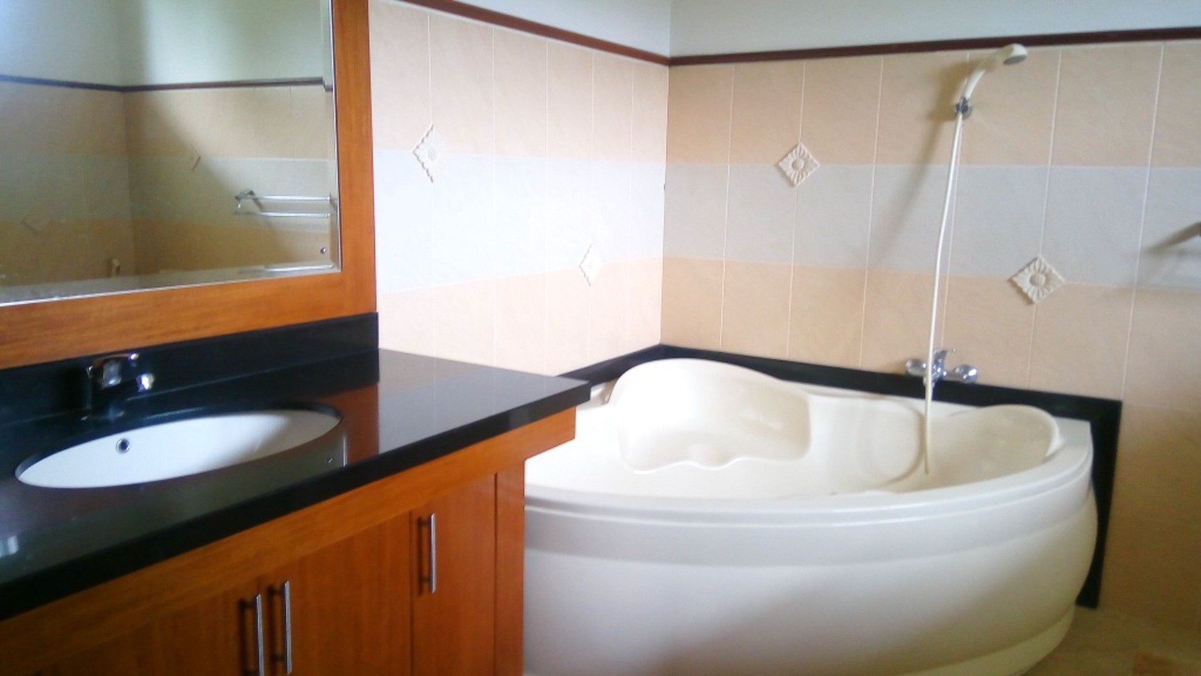 Comfortable and beautiful town house in area Pejaten for expatriat and others " The Price Can Be Negotiable "