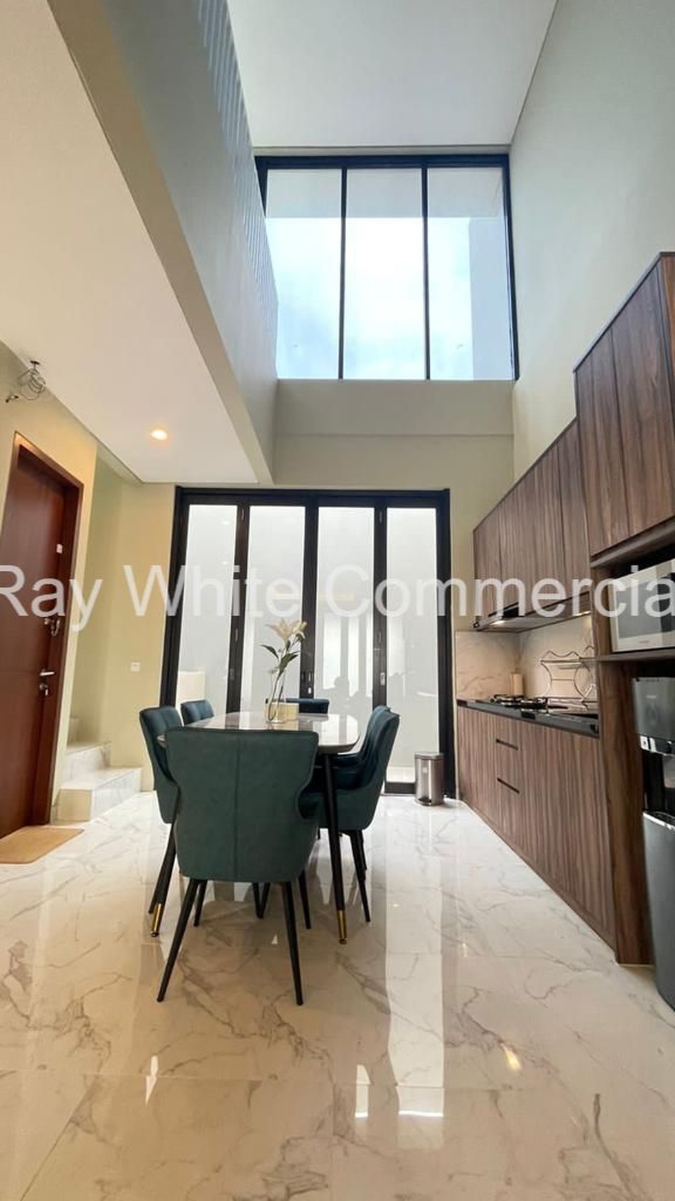 Dijual Rumah Modern Tropis Minimalis dengan Rooftop City View Di Pulomas Jakarta Timur.