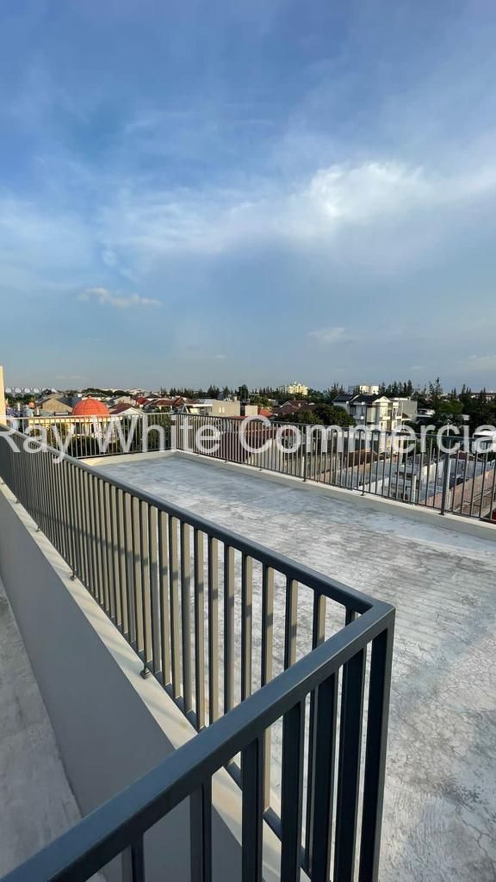 Dijual Rumah Modern Tropis Minimalis dengan Rooftop City View Di Pulomas Jakarta Timur.