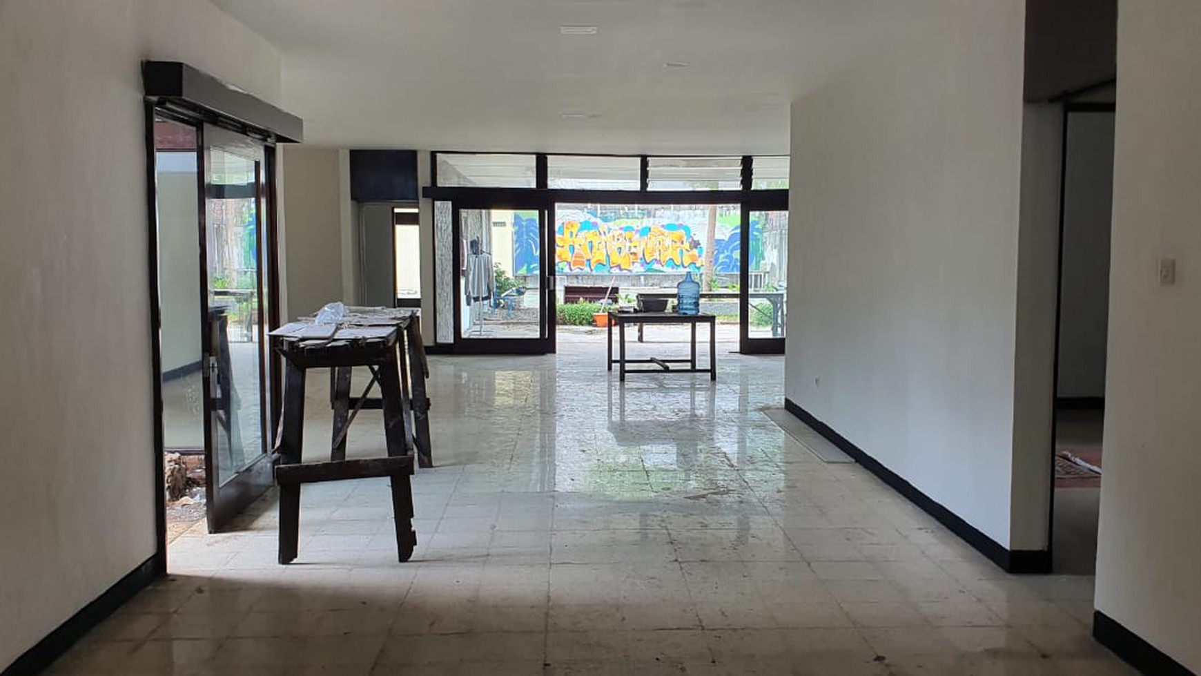 For Rent,  Ex Office at Duren Tiga, Jakarta Selatan.