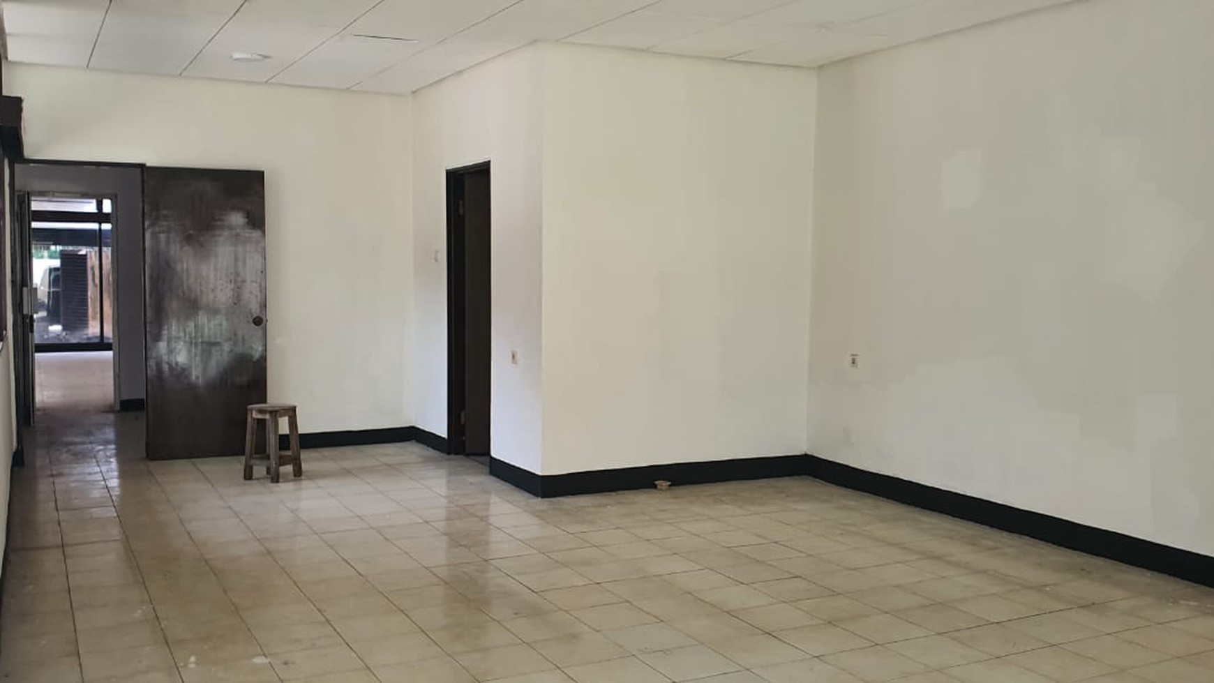 For Rent,  Ex Office at Duren Tiga, Jakarta Selatan.