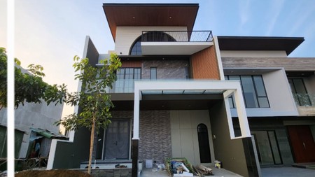 Rumah Baru Woodland Citraland New ATTIC ROOFTOP Design plus GROHE Sanitary , VERTICAL Garden  Siap Huni