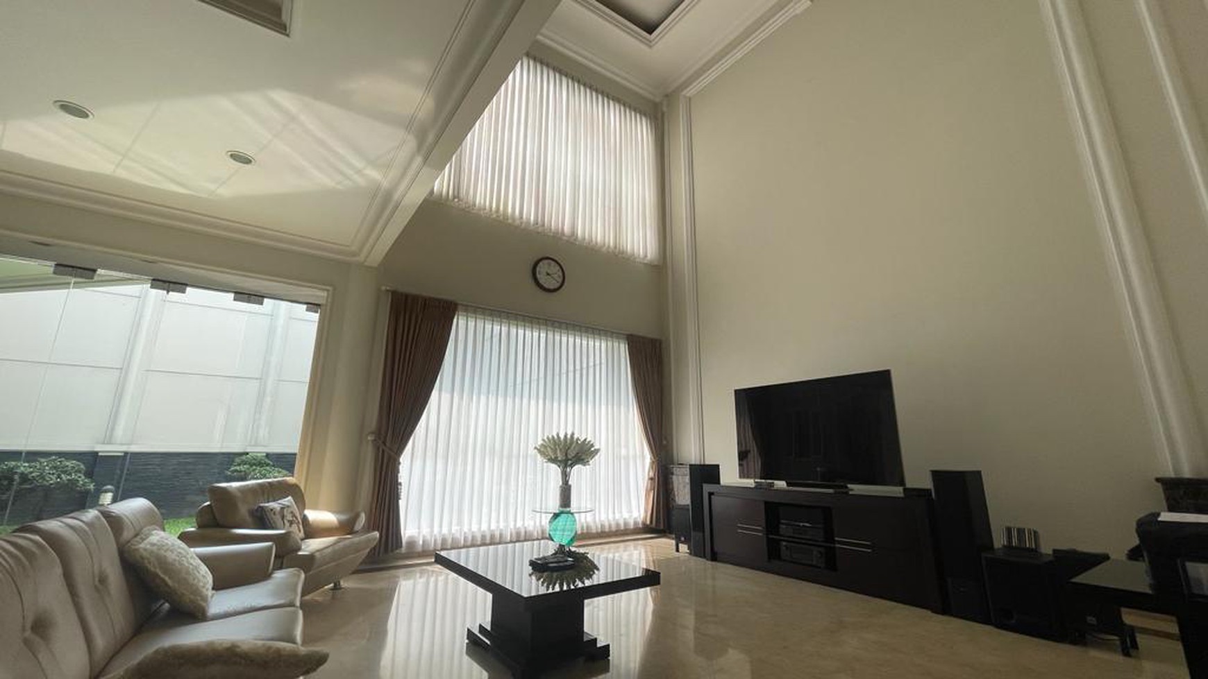 Rumah Sultan Semi Furnished di Sayap Supratman, Bandung Kota