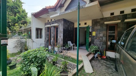 Rumah Asri Terawat di jl Salam, Bandugn Kota